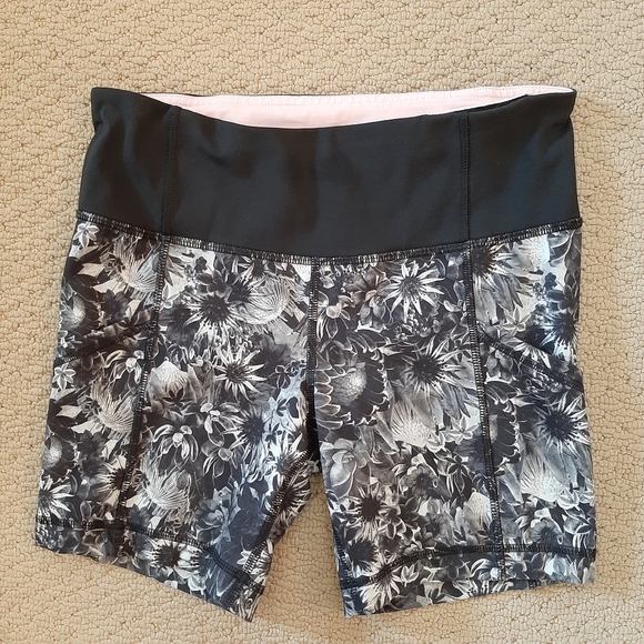 Lululemon Dart And Dash Short *Block It Pocket - Picture 4 of 7